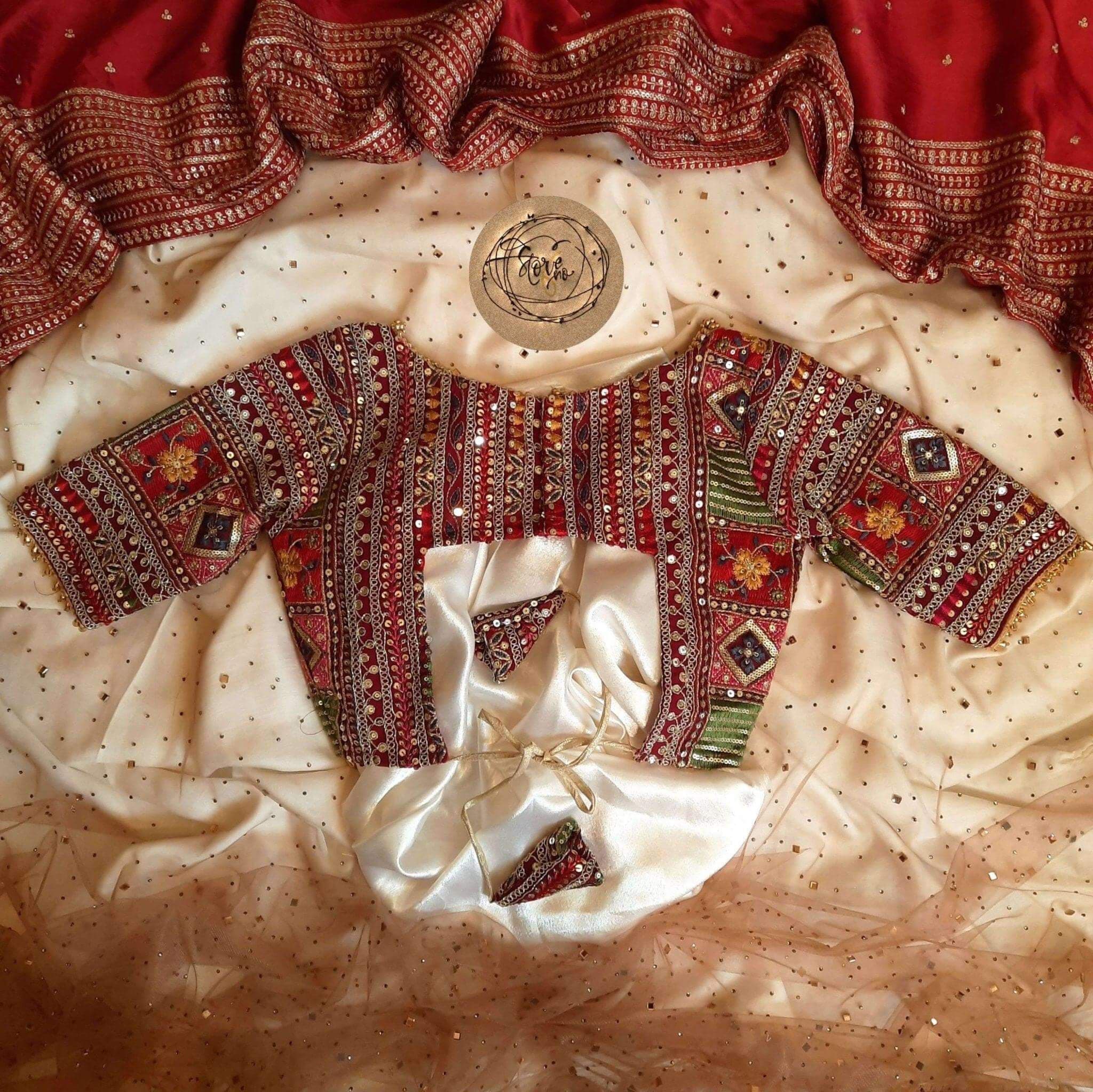 ROYAL SUBTLE QUEEN SAREE WITH LUSH OF BERRY BLOUSE — view 10