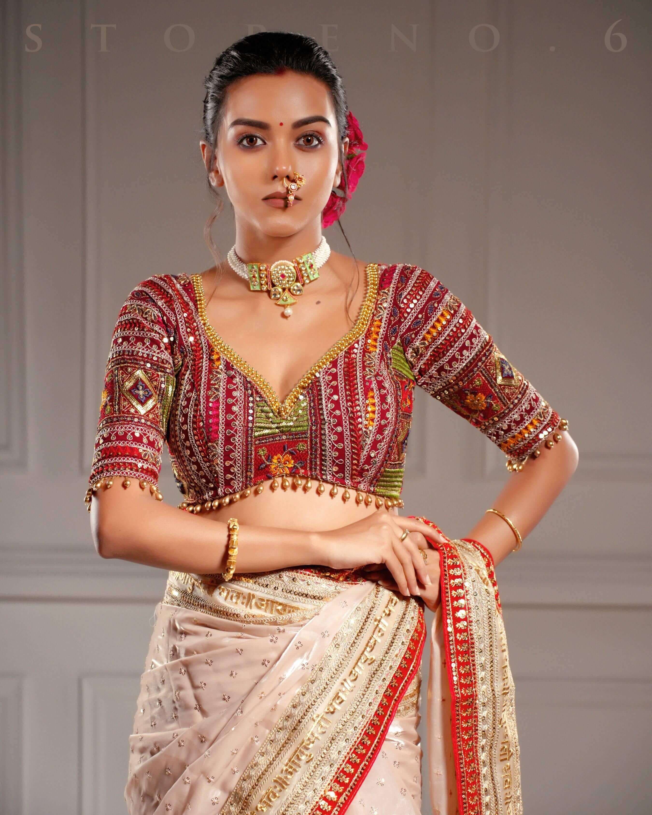 ROYAL SUBTLE QUEEN SAREE WITH LUSH OF BERRY BLOUSE — view 6
