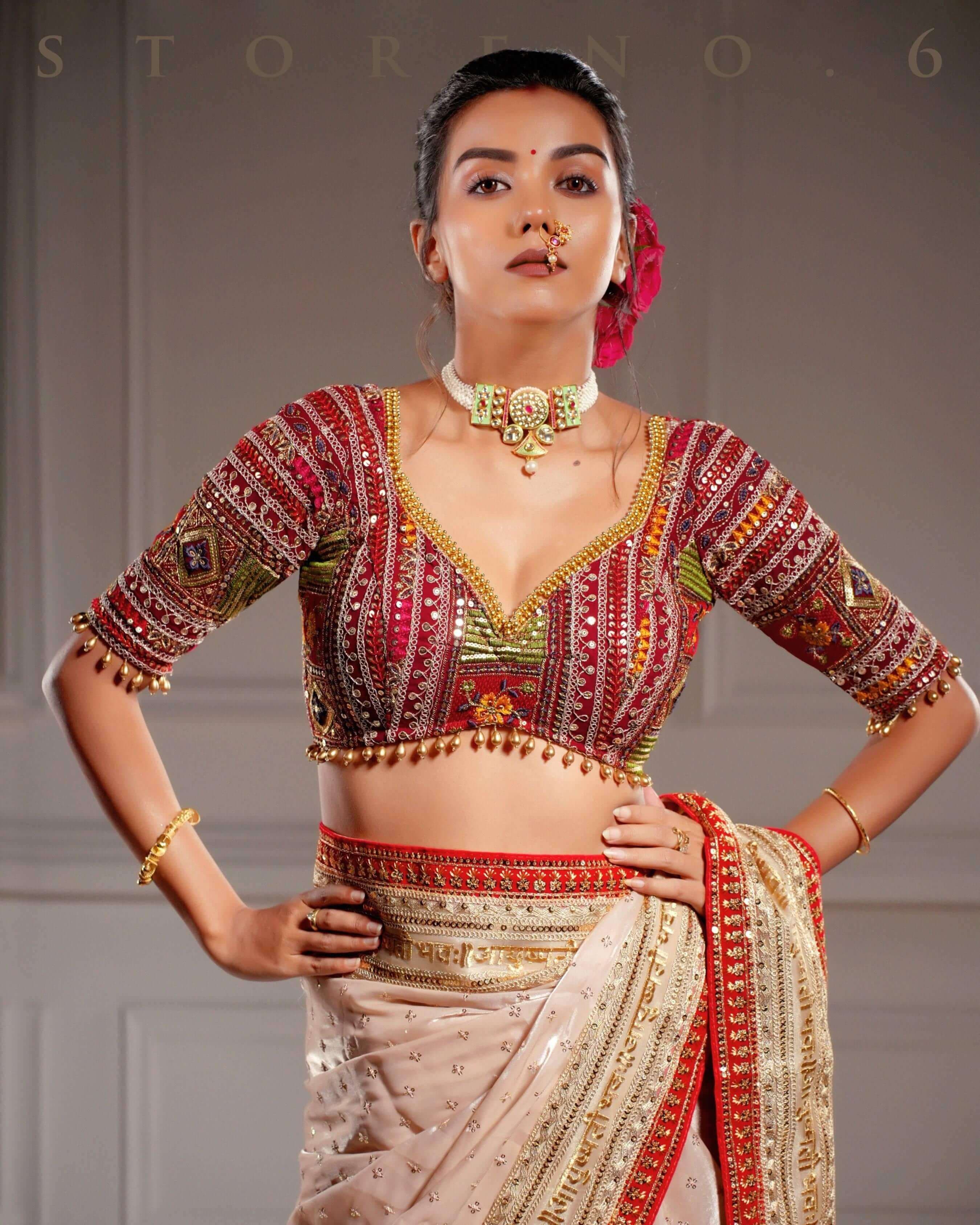 ROYAL SUBTLE QUEEN SAREE WITH LUSH OF BERRY BLOUSE — view 9